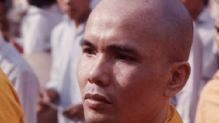 Thầy Trí Quang - Giữa hai làn đạn