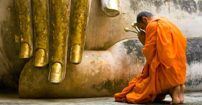 Tôi đến bên chân Phật vì học được luật nhân quả, là không, là vô thường...