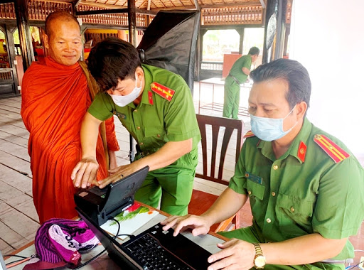 TP. Sài Gòn: Không phải xuất trình bất kỳ giấy tờ gì chứng minh về tôn giáo khi làm CCCD