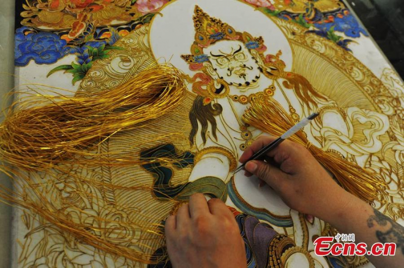 Trung Quốc: Tác Phẩm Hội Họa Từ 4.400cm Sợi Dây Vàng