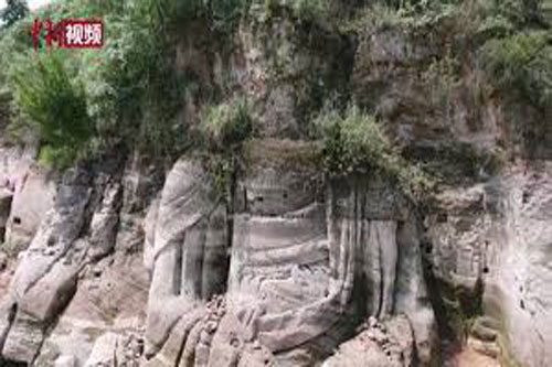 Trung Quốc: Tượng Phật hơn 1.300 năm tuổi hiện lên trên mặt hồ