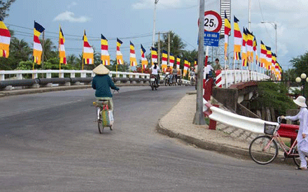 XÔN  XAO  CỬA ĐẠO